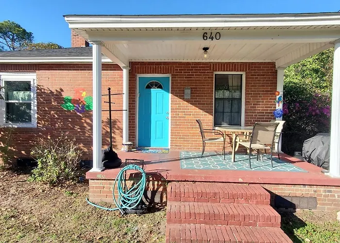 Welcome To North Hill Parrot House Holiday home